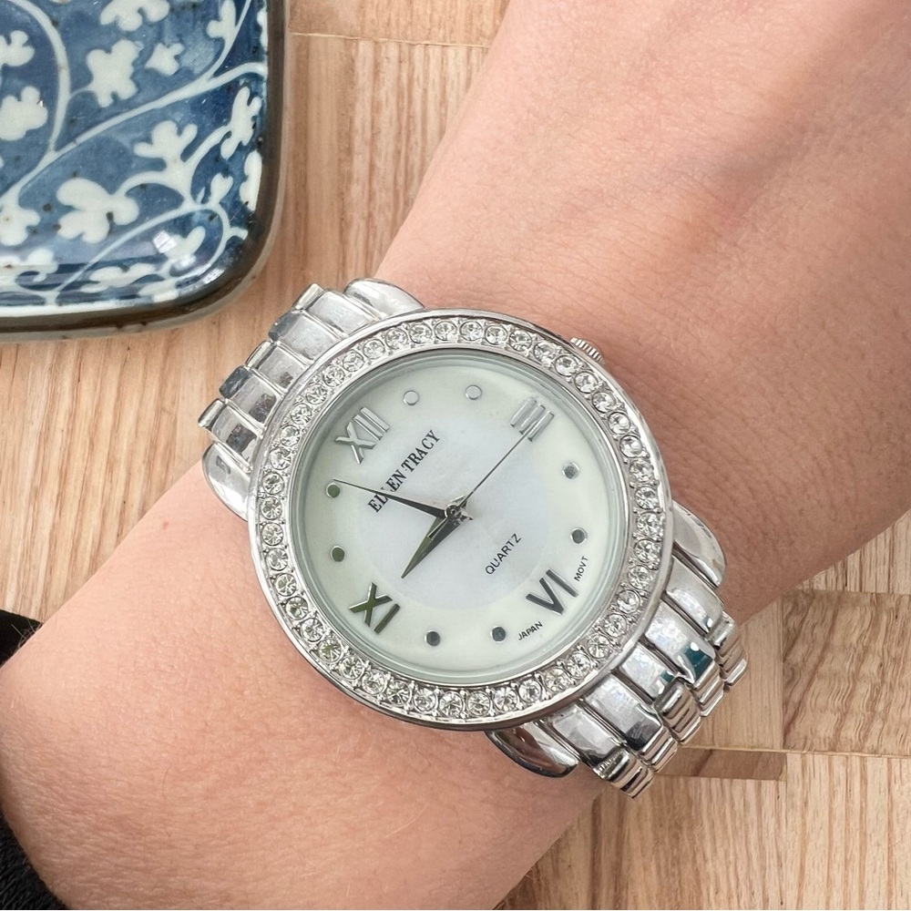 Ellen Tracy ladies silver tone dress watch NEW BATTERY - Picture 2 of 12